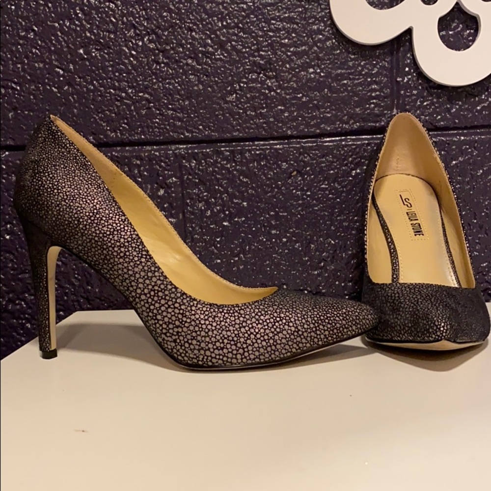Leila Stone Pumps